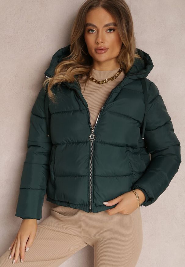 Renee - Ciemnozielona Kurtka Puffer Pikowana z Kapturem Mullen. Typ kołnierza: kaptur. Kolor: zielony. Materiał: jeans. Długość rękawa: długi rękaw. Długość: długie. Sezon: zima, jesień
