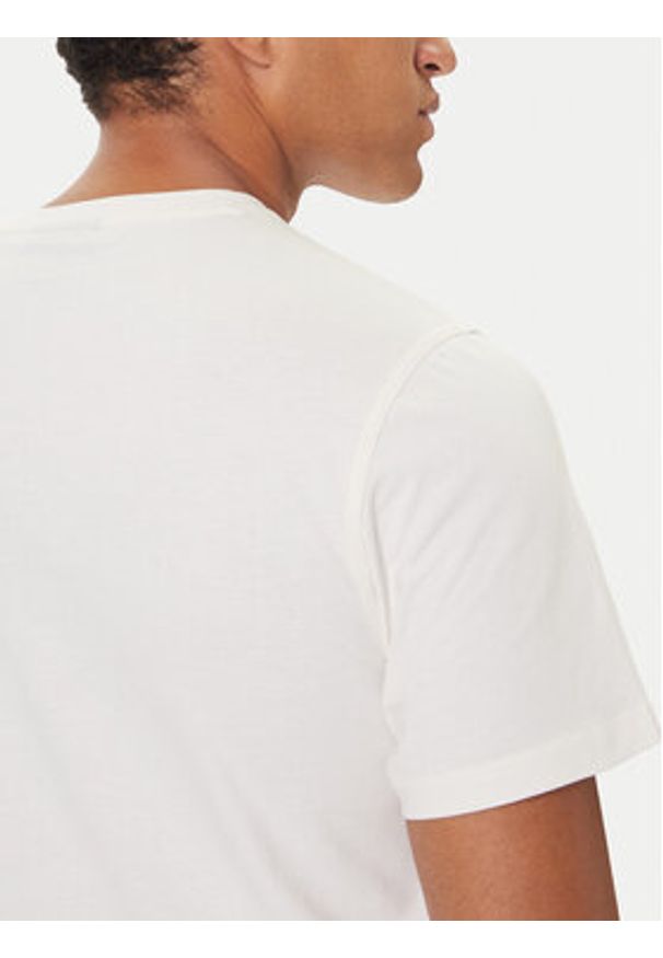 Barbour T-Shirt MTS1496WH32 Biały Regular Fit. Kolor: biały. Materiał: bawełna