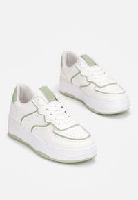 Born2be - Biało-Zielone Sneakersy Salmi. Zapięcie: sznurówki. Kolor: biały. Materiał: materiał. Szerokość cholewki: normalna. Wzór: aplikacja. Sezon: lato