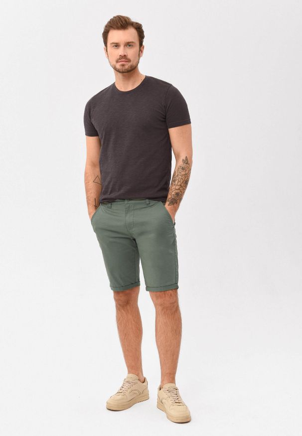 Volcano - Klasyczne spodenki męskie, Regular Fit, P-LUIZ. Okazja: na co dzień. Materiał: dzianina, bawełna, materiał. Długość: do kolan. Sezon: lato. Styl: klasyczny