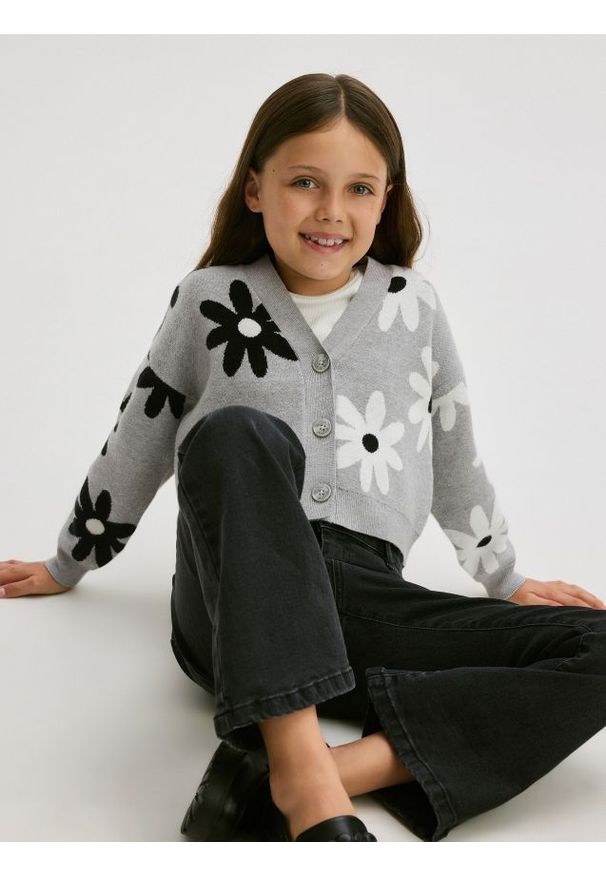 Reserved - Kardigan w kwiaty - wielobarwny. Materiał: dzianina, wiskoza. Wzór: kwiaty