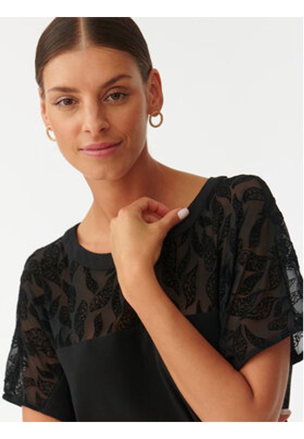 Tatuum Sukienka codzienna Owera T2322.201 Czarny Relaxed Fit. Okazja: na co dzień. Kolor: czarny. Materiał: syntetyk. Typ sukienki: proste. Styl: casual