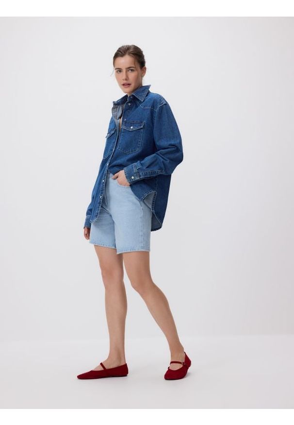 Reserved - Jeansowa koszula oversize - niebieski. Kolor: niebieski. Materiał: jeans