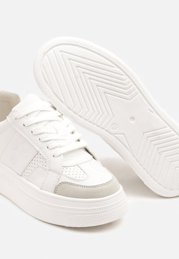 Born2be - Białe Sneakersy Vices na Grubej Podeszwie Ozdobione Gwiazdką Fenalia. Okazja: na co dzień. Kolor: biały. Materiał: jeans. Wzór: aplikacja