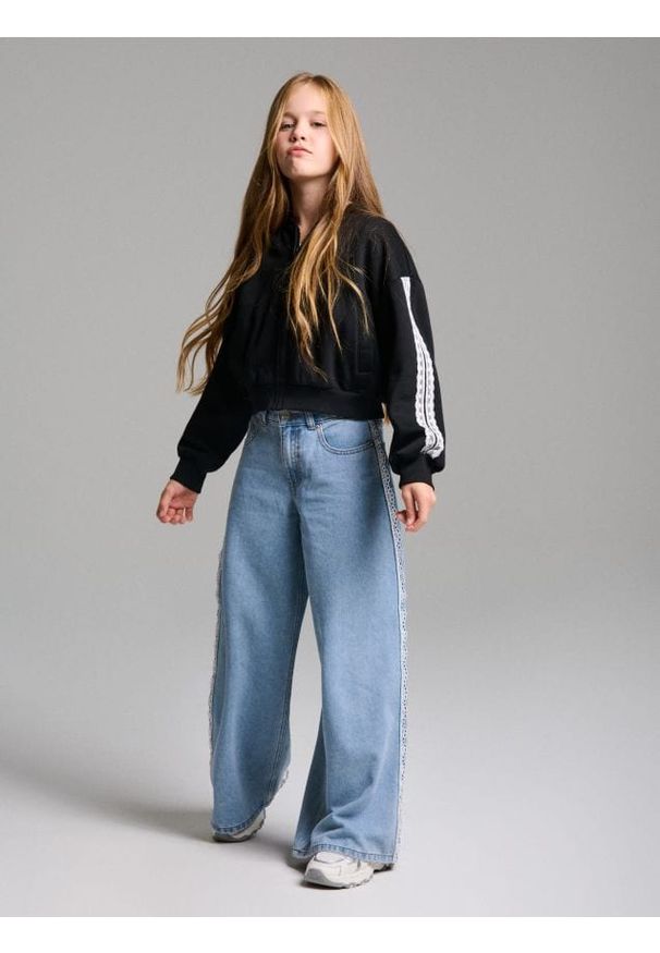 Sinsay - Jeansy wide leg z koronkowymi lampasami - niebieski. Kolor: niebieski