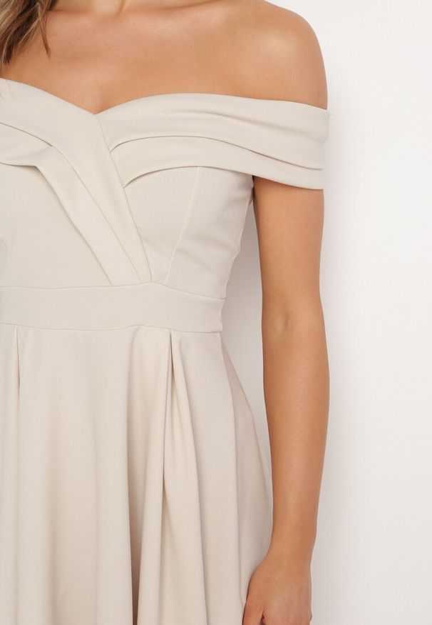 Born2be - Beżowa Sukienka z Hiszpańskim Dekoltem o Rozkloszowanym Fasonie Vilenia. Okazja: na co dzień. Kolor: beżowy. Typ sukienki: rozkloszowane. Styl: elegancki, casual