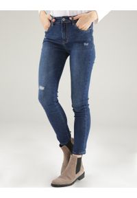 Unisono - DOPASOWANE JEANSY Z PRZETARCIAMI 42-9006-4 JEANS. Materiał: jeans