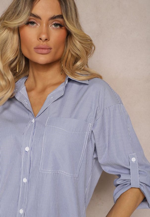 Renee - Granatowa Bawełniana Koszula w Paski o Klasycznym Kroju Caldonis. Typ kołnierza: dekolt w kształcie V. Kolor: niebieski. Materiał: bawełna. Długość rękawa: długi rękaw. Długość: długie. Wzór: paski. Styl: klasyczny