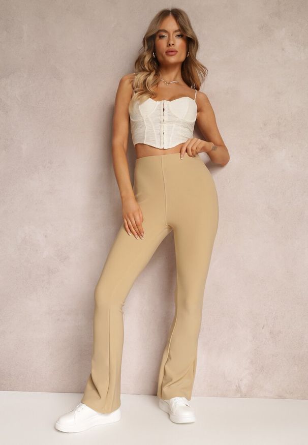 Renee - Beżowe Spodnie Dzwony Fingen. Kolor: beżowy. Materiał: dzianina