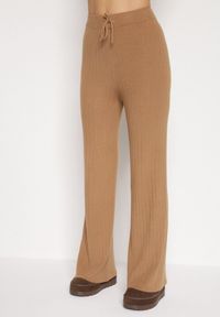 Born2be - Brązowy Prążkowany Komplet Dzianinowy z Bawełną Sweter z Półgolfem i Spodnie Elweda. Kolor: brązowy. Materiał: prążkowany, bawełna, dzianina #7