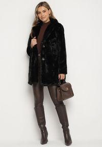 Born2be - Czarny Futerkowy Płaszcz Jednorzędowy z Kieszeniami i Eleganckim Kołnierzem Daienna. Kolor: czarny. Materiał: jeans. Styl: elegancki #4