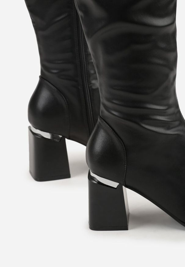 Born2be - Czarne Eleganckie Kozaki VICES na Słupku Zdobionym Metaliczną Wstawką Ranitta. Okazja: do pracy, na co dzień, na spotkanie biznesowe. Kolor: czarny. Materiał: jeans. Szerokość cholewki: normalna. Wzór: aplikacja. Obcas: na słupku. Styl: elegancki