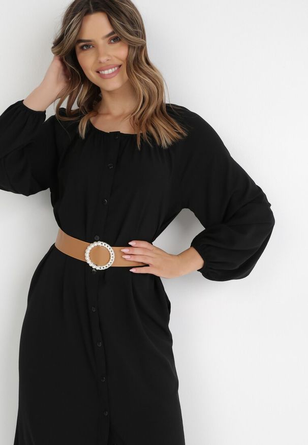 Born2be - Czarna Sukienka Dorothoe. Okazja: na co dzień. Kolor: czarny. Materiał: tkanina. Wzór: gładki, jednolity. Styl: klasyczny, elegancki, casual. Długość: maxi
