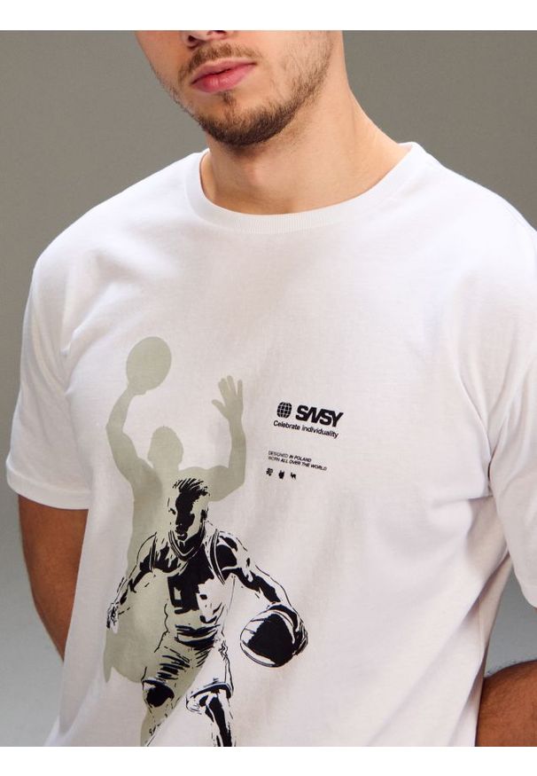 Sinsay - Bawełniana koszulka z nadrukiem - biały. Kolor: biały. Materiał: bawełna. Wzór: nadruk