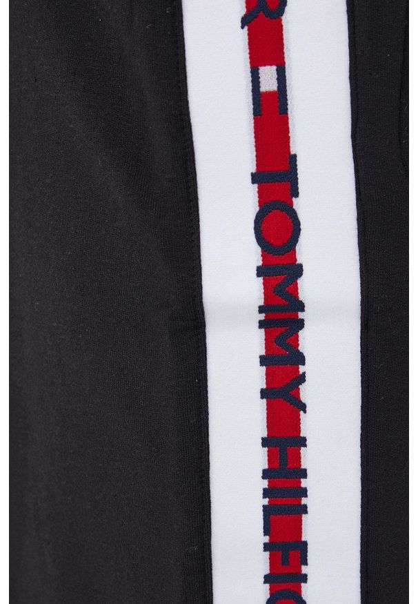 TOMMY HILFIGER - Tommy Hilfiger spodnie męskie kolor czarny z aplikacją. Kolor: czarny. Materiał: materiał, dzianina, wiskoza. Wzór: aplikacja