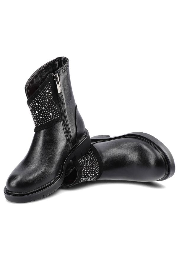 Big-Star - Czarne Kozaki Big Star Dziecięce Wygodne Buty. Okazja: na spacer, na uczelnię, na co dzień. Wysokość cholewki: za kostkę. Zapięcie: pasek. Kolor: czarny. Materiał: skóra ekologiczna, materiał. Szerokość cholewki: normalna. Wzór: aplikacja. Styl: elegancki, casual, rockowy