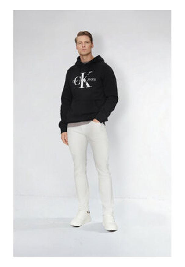 Calvin Klein Jeans Bluza J30J320934 Czarny Regular Fit. Kolor: czarny. Materiał: bawełna