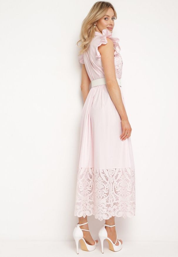 Born2be - Różowa Sukienka Ażurowa o Koszulowym Kroju z Paskiem z Ekoskóry Trija. Okazja: na imprezę, na co dzień. Kolor: różowy. Wzór: ażurowy. Typ sukienki: koszulowe. Styl: elegancki, casual