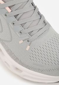 Renee - Szare Siateczkowe Buty Sportowe na Podeszwie z Otworami Quilvia. Okazja: na co dzień. Kolor: szary. Materiał: materiał #9