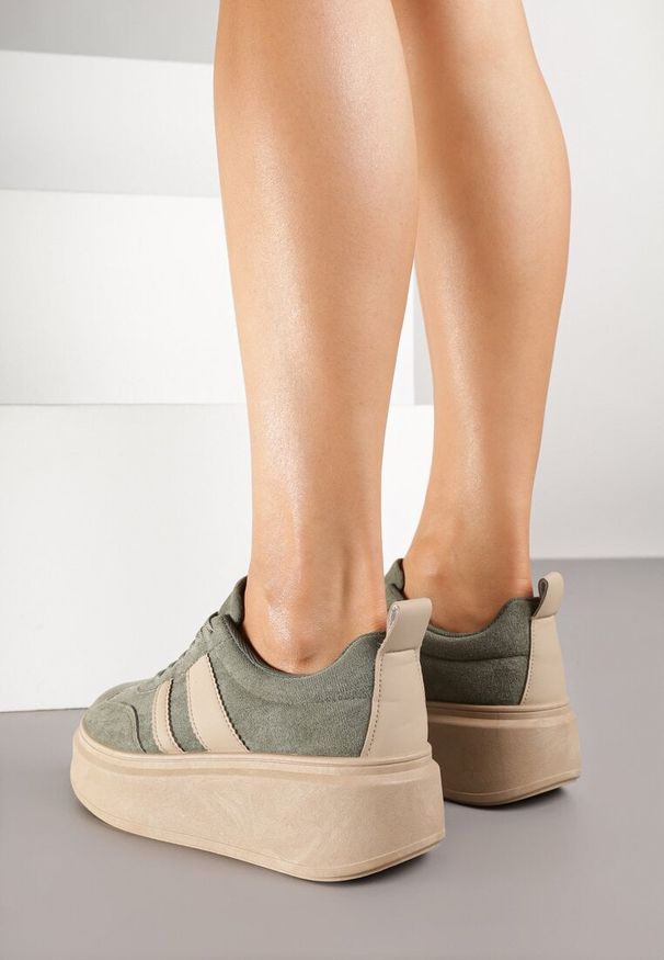 Born2be - Zielone Sneakersy Kultowe Tenisówki na Platformie z Koturnem Elisara. Okazja: na spacer. Kolor: zielony. Materiał: jeans. Obcas: na koturnie. Sport: turystyka piesza