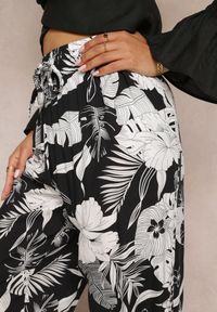 Renee - Czarne Wiskozowe Spodnie z Gumką w Talii Gejiro. Stan: podwyższony. Kolor: czarny. Materiał: wiskoza. Wzór: kwiaty #5