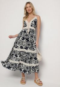 Born2be - Granatowa Bawełniana Sukienka Rozkloszowana w Etniczny Wzór z Koronką Taliosha. Okazja: na co dzień. Typ kołnierza: dekolt w kształcie V. Kolor: niebieski. Materiał: koronka, bawełna. Długość rękawa: na ramiączkach. Wzór: koronka. Styl: casual, elegancki #2