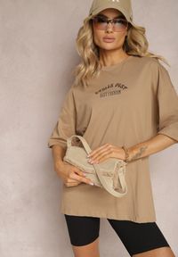 Renee - Beżowy Bawełniany T-shirt o Fasonie Oversize z Nadrukiem na Przodzie Lisitha. Kolor: beżowy. Materiał: bawełna. Wzór: nadruk