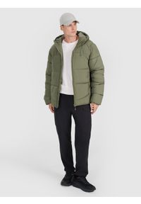 4f - 4F Kurtka puchowa z wypełnieniem syntetycznym męska - khaki XL. Okazja: na co dzień. Typ kołnierza: kaptur. Kolor: brązowy, wielokolorowy, oliwkowy. Materiał: syntetyk, puch. Długość: długie. Sezon: zima. Styl: klasyczny, sportowy, casual