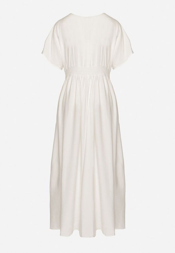 Born2be - Biała Wiskozowa Sukienka z Metaliczną Nicią i Haftem Nelvesia. Okazja: na co dzień. Kolor: biały. Materiał: wiskoza. Wzór: haft. Sezon: wiosna. Styl: klasyczny, casual, elegancki