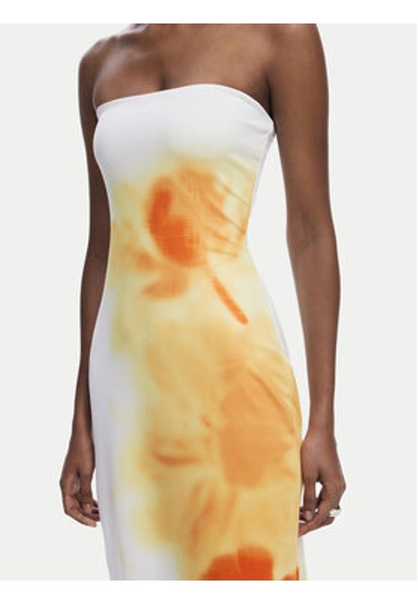 Desigual Sukienka letnia Amberes 25SWVK49 Écru Slim Fit. Materiał: syntetyk. Sezon: lato