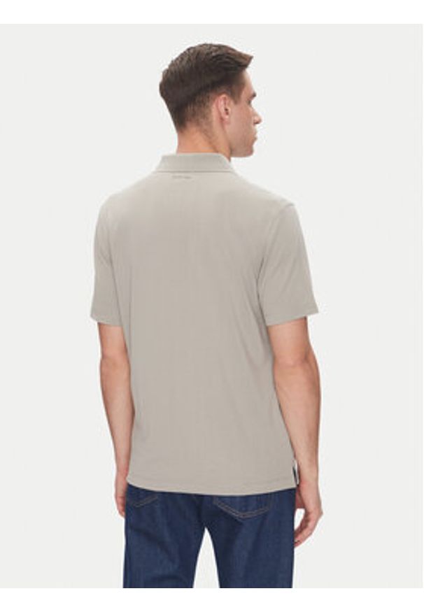 Calvin Klein Polo LV04LB220G Beżowy Regular Fit. Typ kołnierza: polo. Kolor: beżowy. Materiał: syntetyk