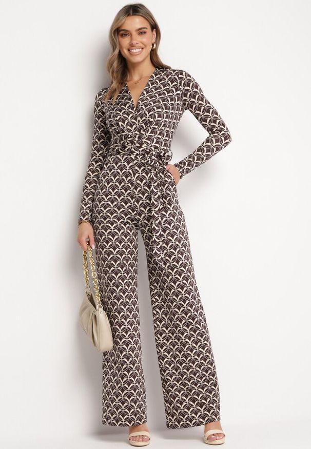 Born2be - Brązowy Wzorzysty Kombinezon z Trójkątnym Dekoltem i Paskiem w Talii Ronela. Kolor: brązowy. Wzór: aplikacja