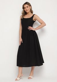 Born2be - Czarna Wiskozowa Sukienka o Rozkloszowanym Kroju Milareina. Okazja: na co dzień. Kolor: czarny. Materiał: wiskoza. Długość rękawa: długi rękaw. Wzór: aplikacja. Typ sukienki: rozkloszowane. Styl: casual, elegancki #1