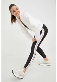 Guess bluza damska kolor biały gładka. Okazja: na co dzień. Kolor: biały. Materiał: materiał, wiskoza. Wzór: gładki. Styl: casual #4