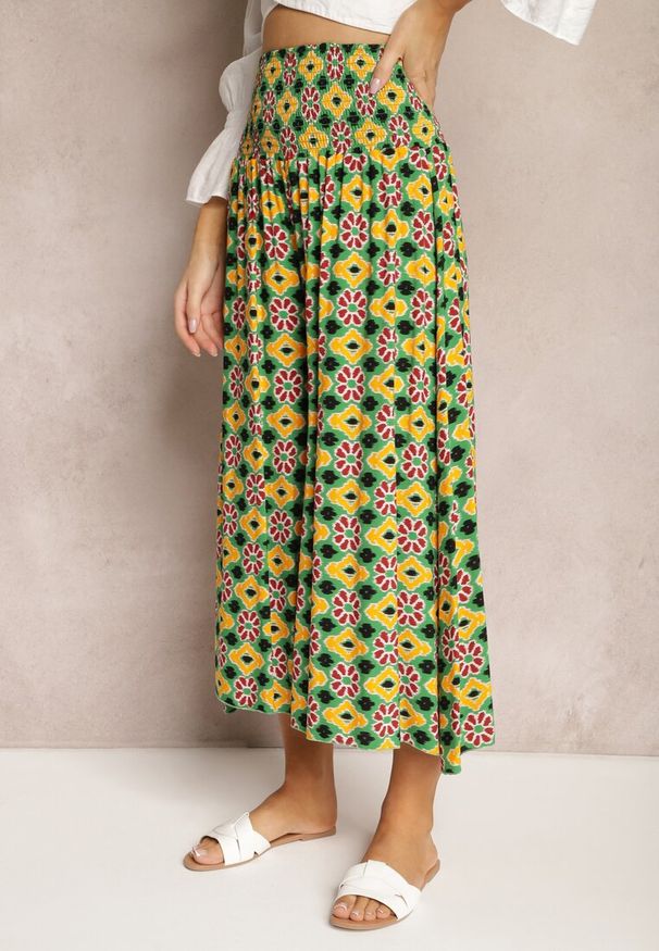 Renee - Żółto-Zielone Szerokie Spodnie Culottes z Bawełnianej Tkaniny w Mozaikowy Wzór Miratte. Stan: podwyższony. Kolor: żółty. Materiał: tkanina, bawełna. Wzór: aplikacja. Styl: elegancki