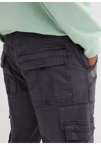 bonprix - Długie bermudy ze stretchem z kieszeniami cargo, regular fit. Kolor: czarny, szary. Długość: długie. Styl: elegancki #2