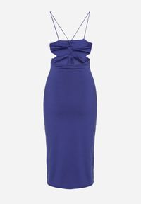 Renee - Granatowa Sukienka Sadoul. Okazja: na imprezę. Kolor: niebieski. Materiał: dzianina. Długość rękawa: na ramiączkach. Styl: wizytowy. Długość: midi #4