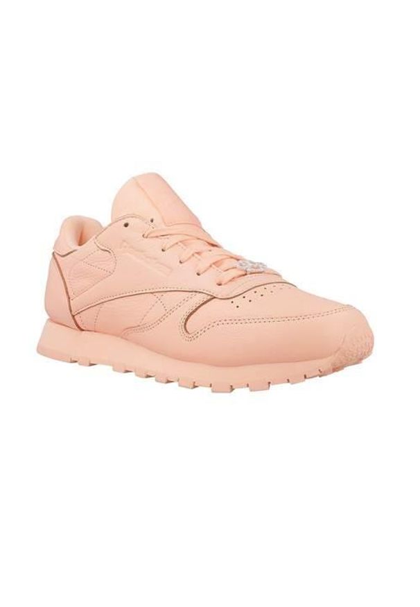 Buty do chodzenia damskie Reebok Classic Leather L. Zapięcie: sznurówki. Kolor: różowy. Materiał: materiał, skóra. Szerokość cholewki: normalna. Model: Reebok Classic. Sport: turystyka piesza