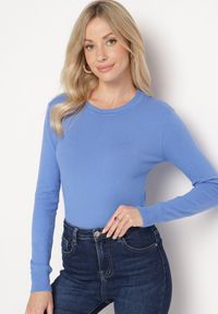 Born2be - Niebieski Sweter Klasyczny z Miękkiej Dzianiny Helentia. Kolor: niebieski. Materiał: dzianina. Styl: klasyczny