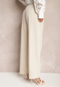 Renee - Beżowe Spodnie High Waist w Stylu Garniturowym z Paskami i Klamerkami Daklena. Stan: podwyższony. Kolor: beżowy. Styl: elegancki #5