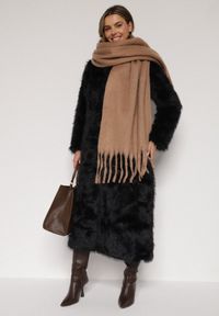 Born2be - Brązowy Szalik z Frędzlami Owedarria. Okazja: na co dzień. Kolor: brązowy. Materiał: dresówka, jeans. Styl: casual, elegancki #4