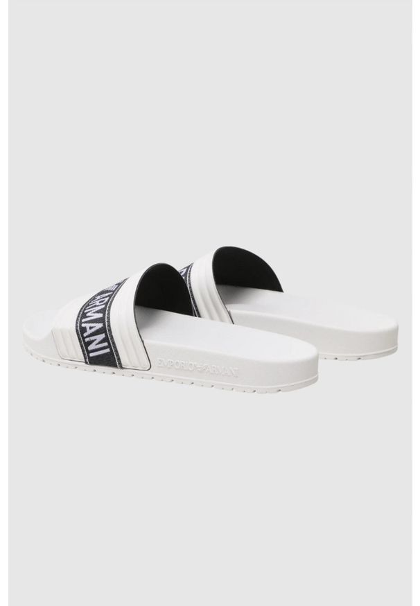 Emporio Armani - EMPORIO ARMANI Białe klapki męskie. Kolor: biały. Materiał: materiał. Wzór: haft