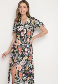 Born2be - Czarna Rozkloszowana Sukienka o Koszulowym Kroju z Paskiem w Kwiatowy Wzór Fevelorine. Okazja: na co dzień. Kolor: czarny. Wzór: kwiaty. Typ sukienki: koszulowe. Styl: casual #7