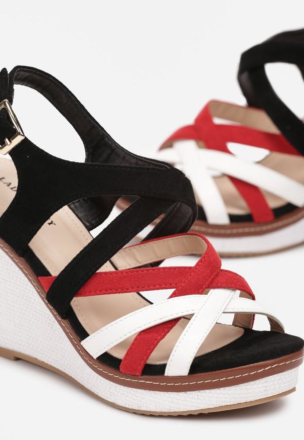 Born2be - Czarne Sandały na Koturnie z Cienkimi Paskami Potrima. Okazja: na co dzień. Zapięcie: pasek. Kolor: czarny. Sezon: lato. Obcas: na koturnie. Styl: casual