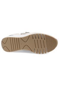 Beżowe Sneakersy Marco Tozzi Stylowe Obuwie Damskie Na Koturnie. Kolor: beżowy. Materiał: materiał. Wzór: nadruk. Obcas: na koturnie #4