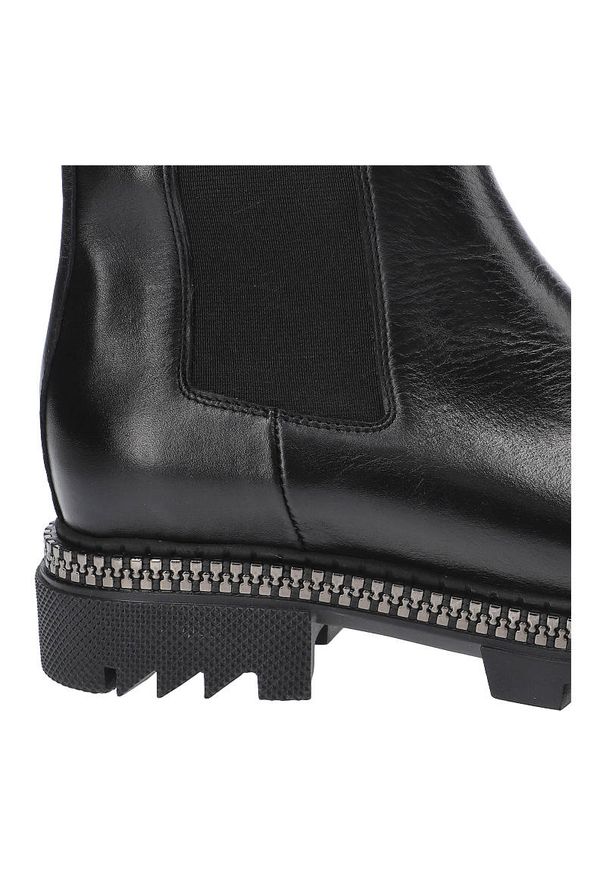 Czarne Botki Carinii Damskie Wygodne Buty Skórzane. Okazja: na co dzień. Kolor: czarny. Materiał: skóra. Wzór: aplikacja. Styl: casual, rockowy, klasyczny, elegancki