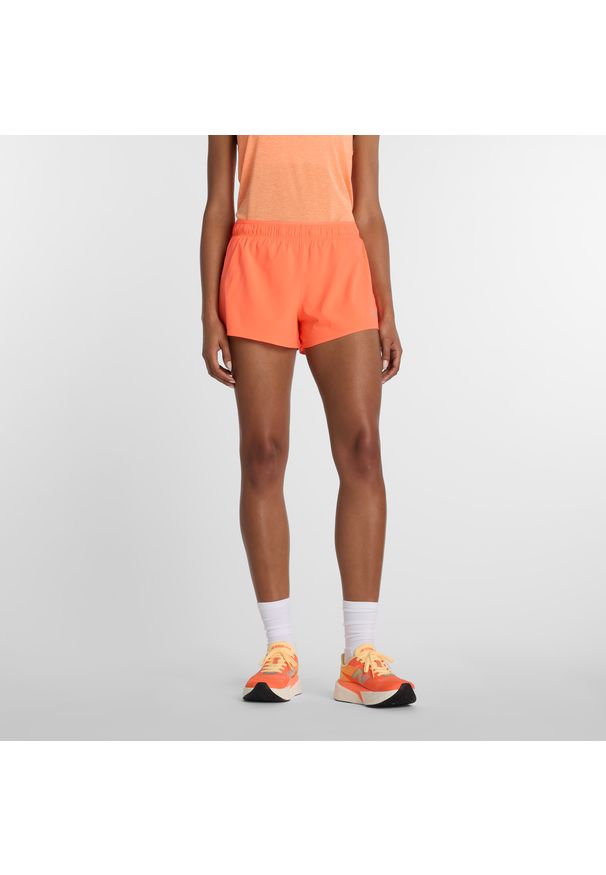 Spodenki damskie New Balance WS41286AAE – pomarańczowe. Kolor: pomarańczowy. Materiał: poliester, materiał. Sport: fitness