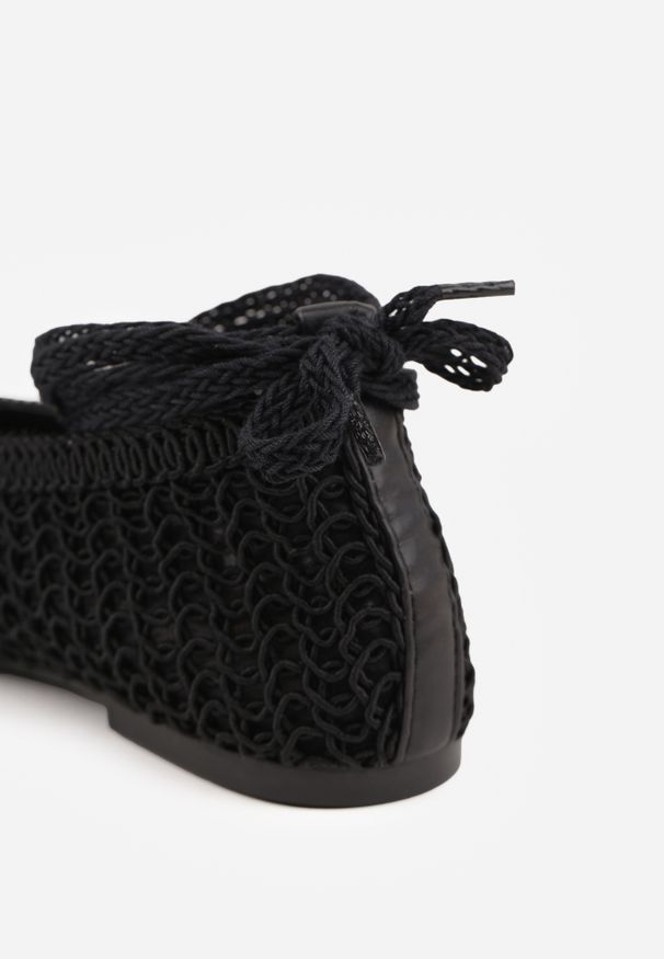 Renee - Czarne Balerinki Vices z Plecionki Zdobione Wiązaniem i Aplikacją Erezelia. Okazja: na co dzień. Kolor: czarny. Wzór: aplikacja. Sezon: lato. Styl: elegancki, casual