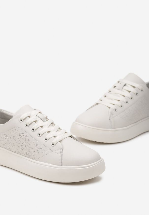 Renee - Beżowe Sznurowane Sneakersy ze Skórzaną Wkładką Zdobione Kwiatową Perforacją Lerrina. Kolor: beżowy. Materiał: skóra. Wzór: aplikacja, kwiaty