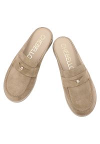 CheBello - Klapki damskie Chebello, welurowa cholewka wsuwany fason otwarta pięta klasyczny mokasynowy krój minimalistyczny design lekka płaska podeszwa, beżow. Okazja: do domu, na co dzień, na spacer. Nosek buta: otwarty. Kolor: beżowy. Materiał: welur. Wzór: aplikacja. Sezon: lato. Obcas: na płaskiej podeszwie. Styl: klasyczny #2